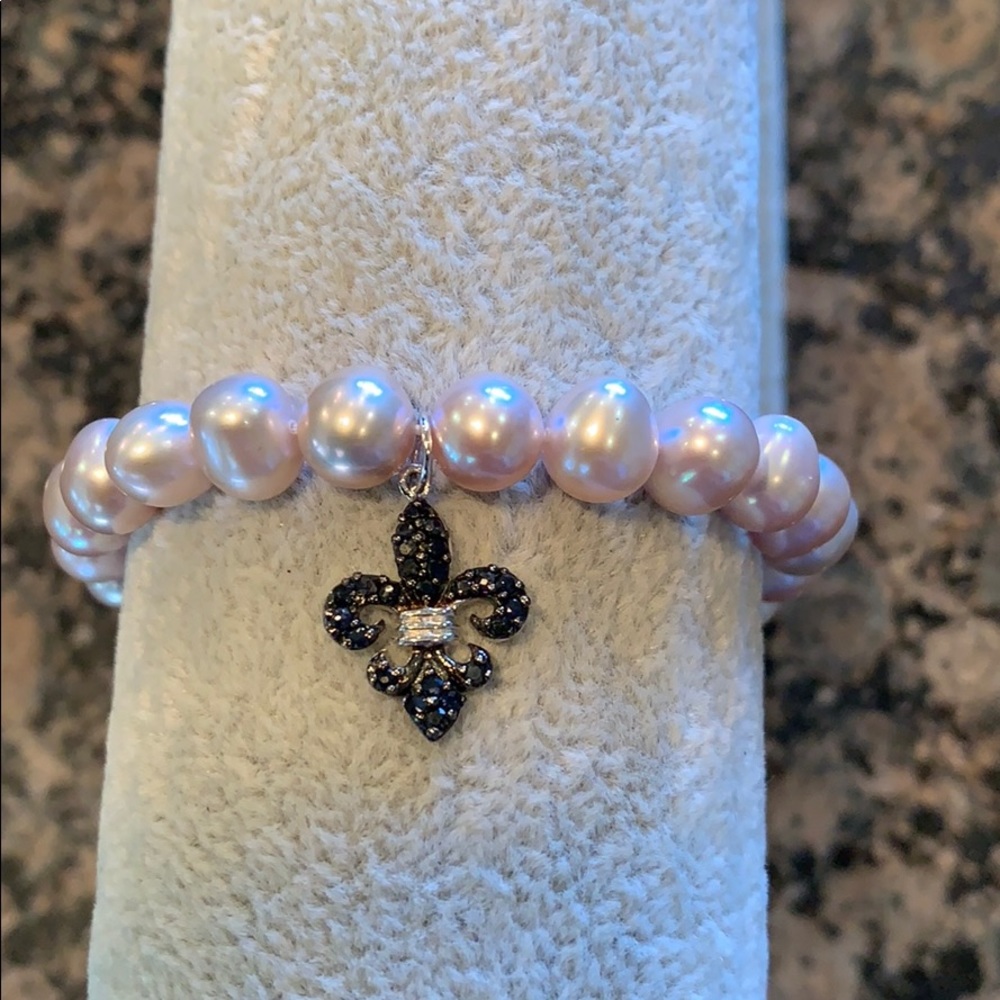 Faux pearl fleur de lei bracelet